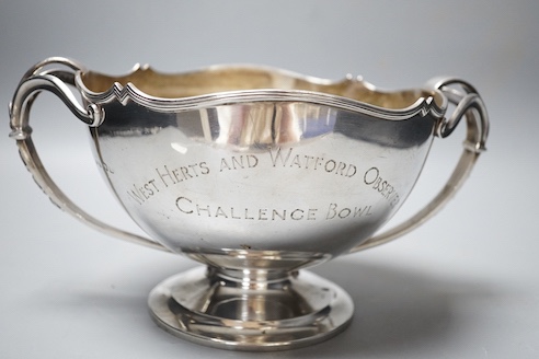 A George V silver two handled presentation pedestal bowl, with engraved inscription, Adie Bros. Birmingham, 1922, diameter 18.7cm, 29oz.